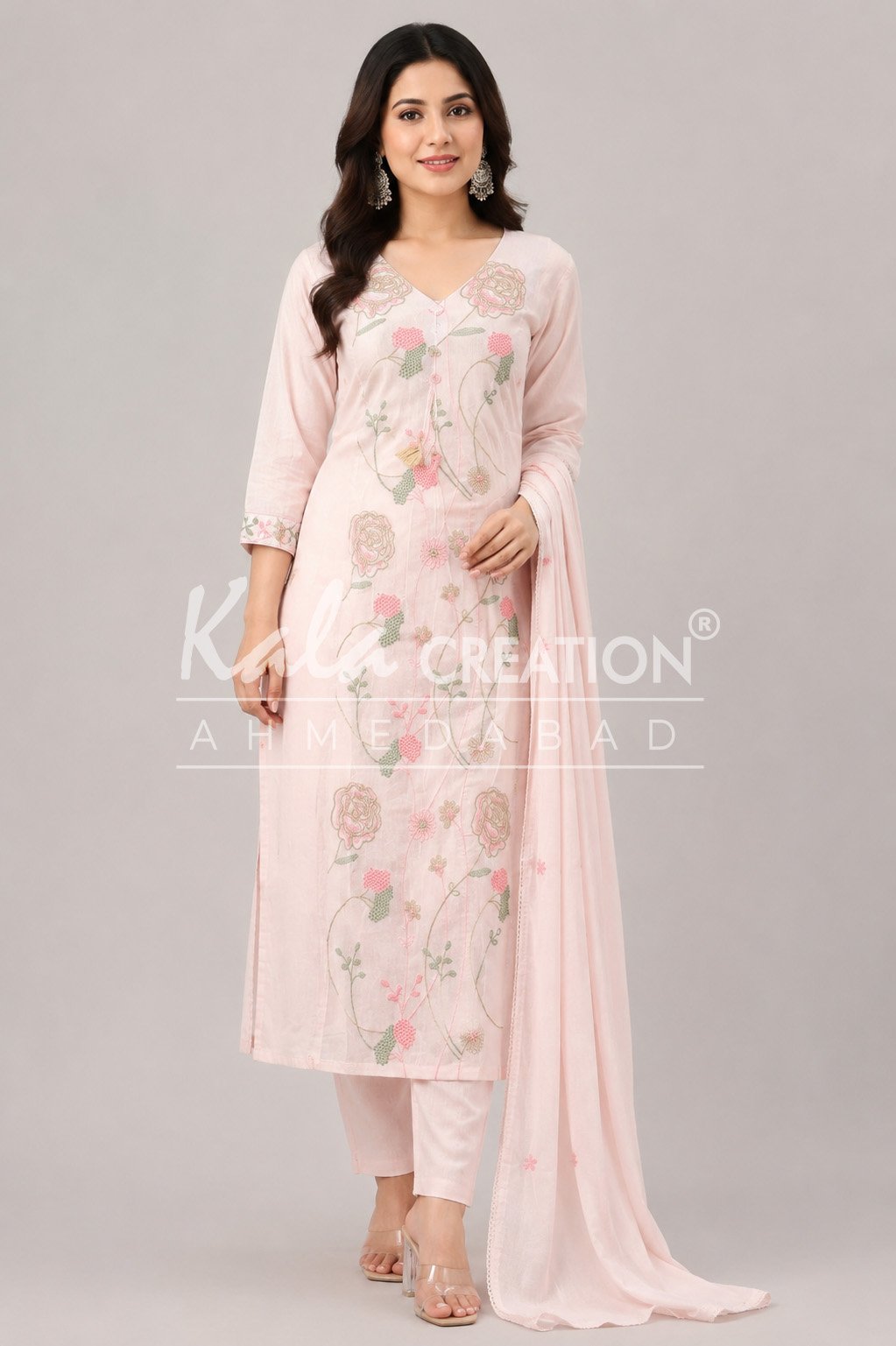 Traditional Graceful Kurti Pant And Dupatta Set