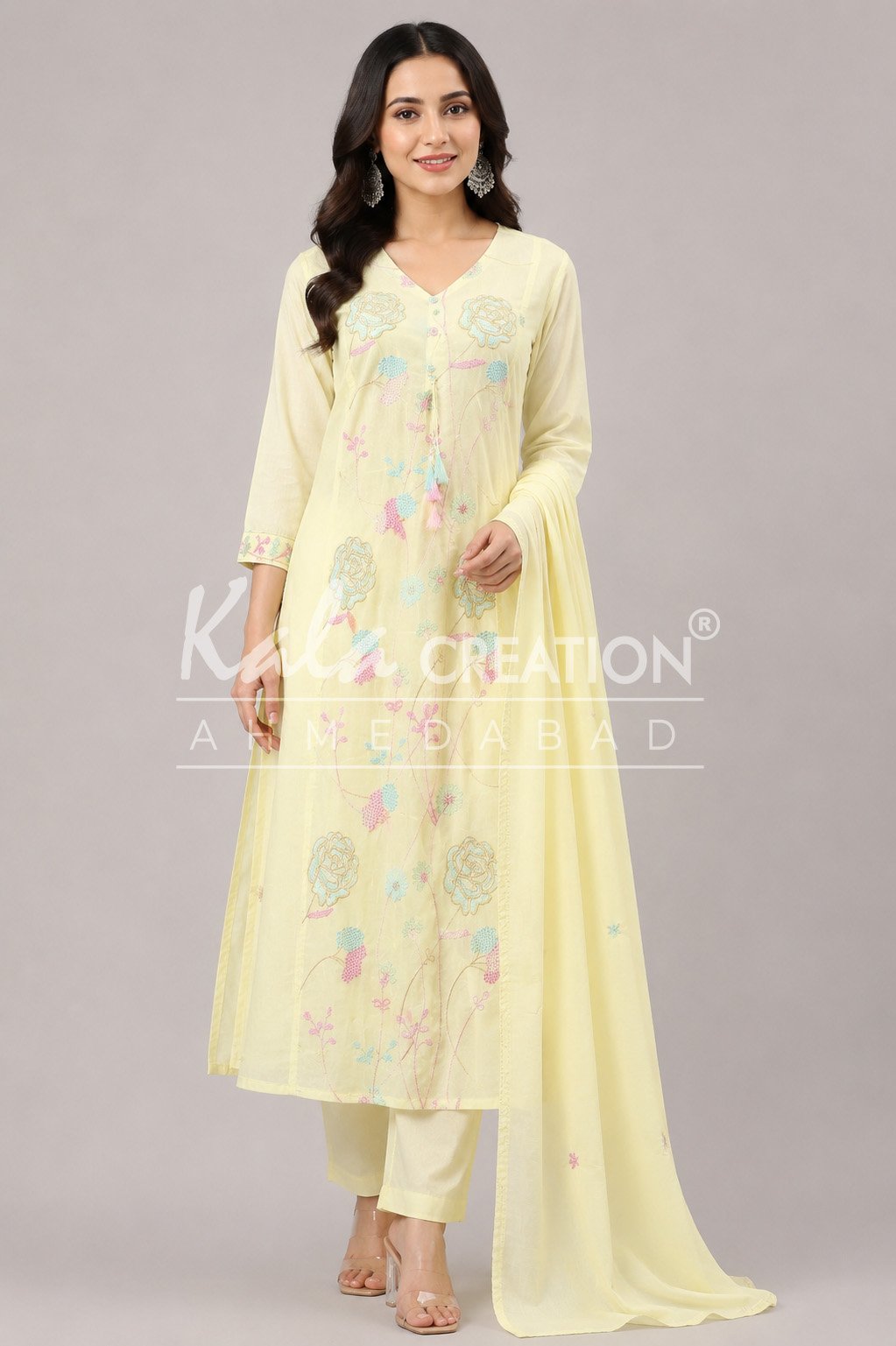 Traditional Graceful Kurti Pant And Dupatta Set