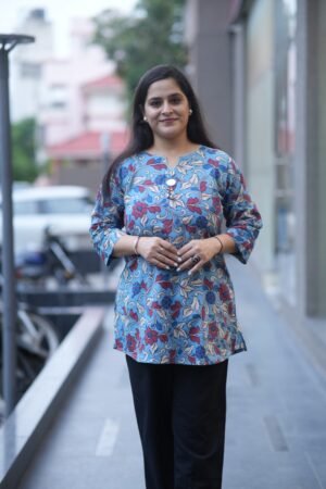 Cool, Breezy And Effortlessly Stylish – Give Your Everyday Outfit A Fresh New Look With The Short Kurti.
